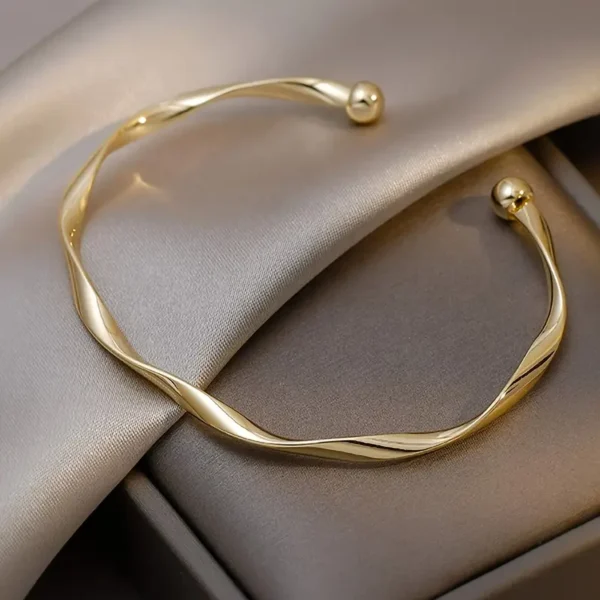 Twisted gold bracelet